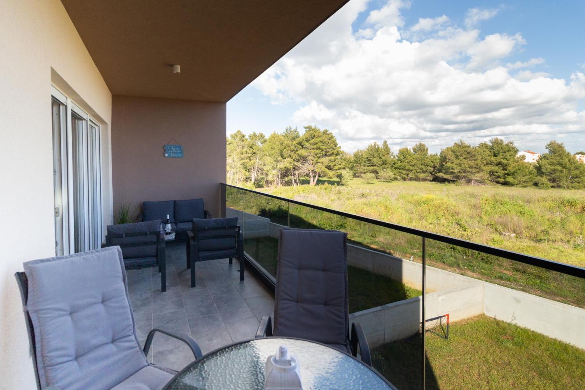 Modern And Spacious Apartment Helena Near The Beach Privlaka  Eksteriør billede